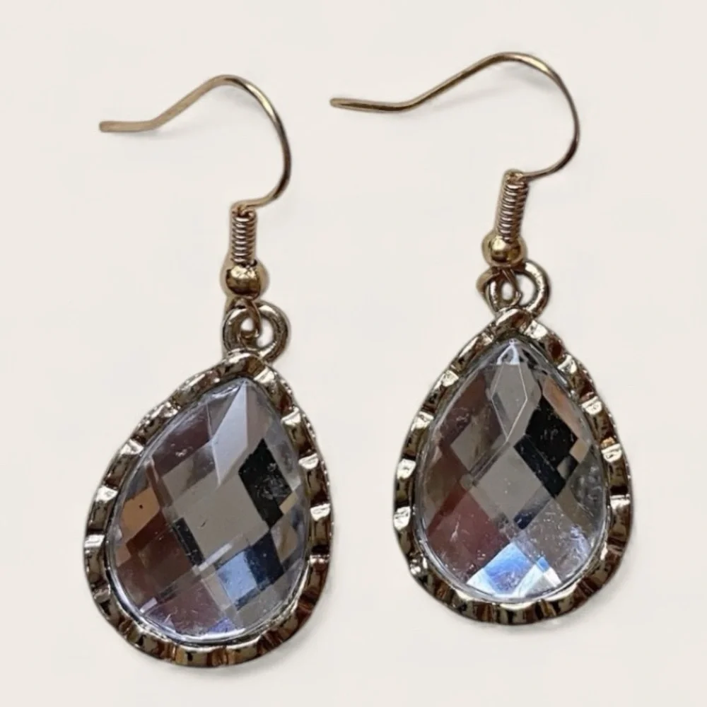 TEARDROP DANGLE EARRINGS Vintage Gold Tone Setting and Crystal Stone Center